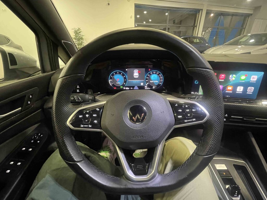 2021 VOLKSWAGEN GOLF plein