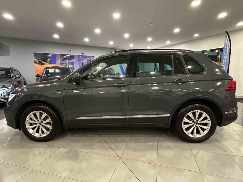 2023 VOLKSWAGEN TIGUAN plein