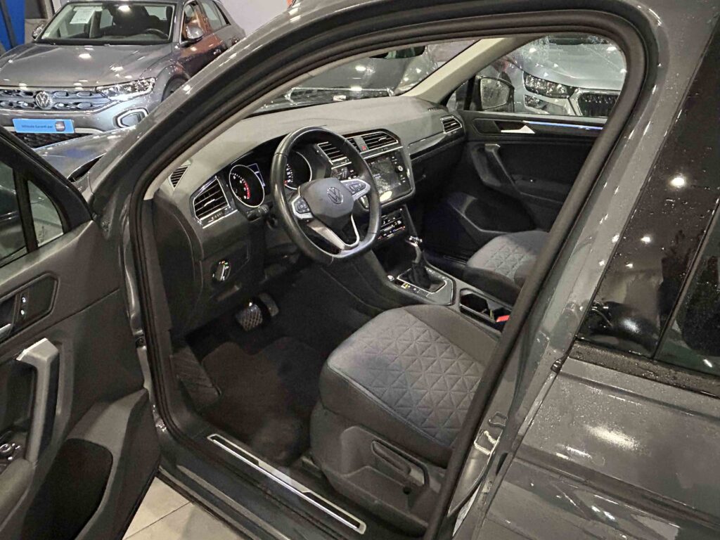 2023 VOLKSWAGEN TIGUAN plein